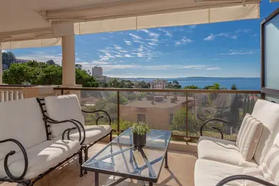 Cannes, Luxueux 4 pièces 130m2 refait à neuf vue mer panoramique, Plages à 300m