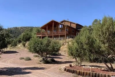 Image de Secluded Cabin Retreat For The Whole Family Near Royal Gorge and Local Amenities