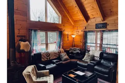 Image de Trending Family Retreat- Deck-Pvt. Hot Tub -Clubhouse Pool, Game Room