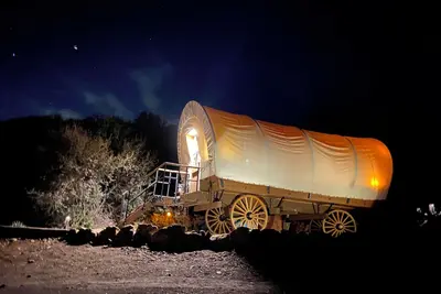 Image de Luxury Covered Wagon in Santa Monica Mountains close to Malibu w/ King Bed