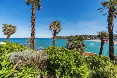 Image de Bretagne, Perros-Guirec, côte granit rose, plage Trestraou, appartement standing