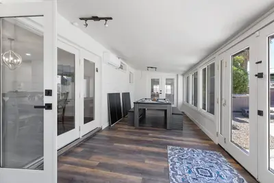 Image de Ultimate Family Playhouse! Heated Pool Hot Tub Golf Bocce Game Room