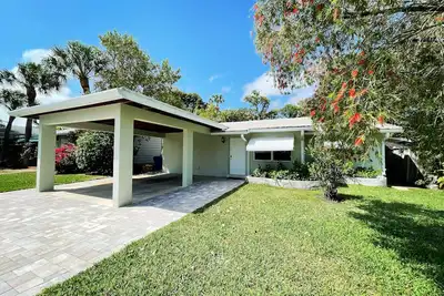 Image de Recently Updated 2\/2 Home with Hot Tub, 1 Mile to Beach