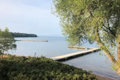 Image de Lakefront Condo 202 - Large Condo with shared Dock, Lake Superior Views