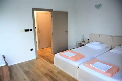 Guesthouse Aurora - Double Room with Garden View