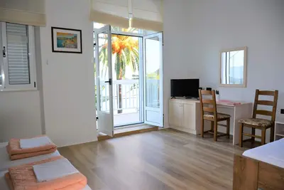 Guesthouse Aurora - Double Room with Garden View - 2