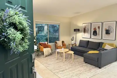 Image de Modern Downtown Bellevue Condo Free Parking