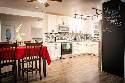 Image de Cottage at Gray Fox- Many Attraction- Pet Friendly