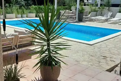Image de Gorgeous large 4 bedroom apartment plus pool at the Adriatic See in Biograd Moru