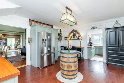 Image de Bourbon Country Cottage on a flower farm with cattle, horses & spectacular views
