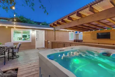 Image de 2-Unit 6br Property | Pool & Jacuzzi | Near Downtown