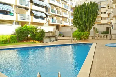 Image de Confortable appartement pour 6 personnes avec climatisation, piscine, Tv, balcon et parking