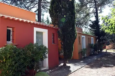 Image de Appartement dans une maison de vacances avec climatisation, Wifi, piscine, Tv, terrasse, parking