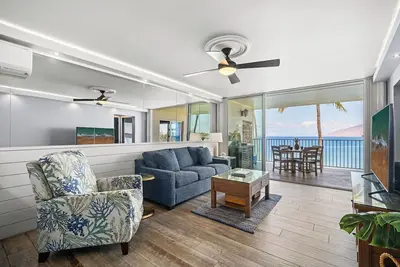 Image de Remodeled Oceanfront I Royal Mauian 509