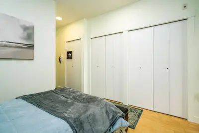 Image de Bachelor Style Condo with Parking on Premises