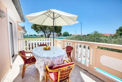 Image de Appartement de deux chambres avec la terrasse Biograd na Moru, Biograd (A-19356-c)