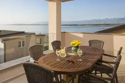 Image de Appartement de deux chambres avec la terrasse et la vue sur le mer Vir (A-19421-c)
