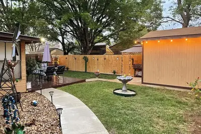 Image de Comfort and relaxation with backyard getaway
