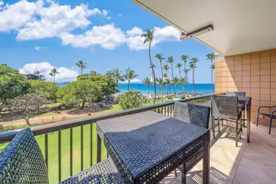 Image de Ideal island condo with ocean views, beach & pool access & balcony