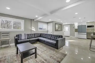 Image de New Luxury 3 Bedroom /2. 5 Baths ready to move in!