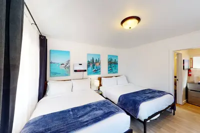 Image de Charming hotel with lakeview, golf, skiing, WiFi, & Netflix