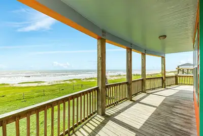 Image de Beachfront home with amazing Gulf views, central Ac, W/D, & deck