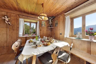 Image de Appartement 'Moar im Rumsein - Etschblick' avec vue sur montagne, jardin, aire de jeux et Wi-Fi