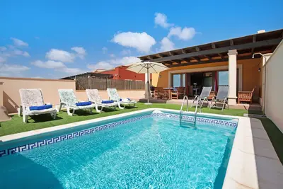 Image de Maison de vacances 'Villa Carmen' avec vue sur la mer, piscine privée et Wi-Fi