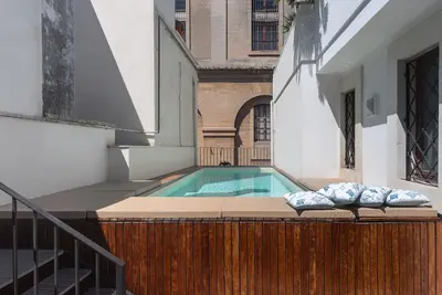 Image de Villa 'Palazzo Paladini' au centre de la ville avec piscine et Wi-Fi