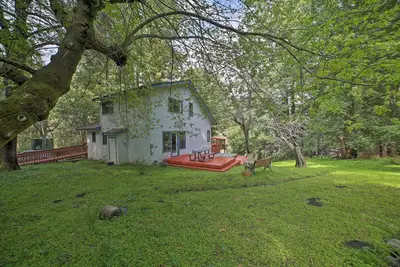 Image de Tree-Lined Los Gatos Home w/ Spacious Deck!