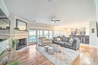 Image de Pet-Friendly Tulsa Escape w/ Private Hot Tub!
