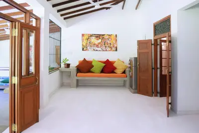 Image de 5 Bedrooms Villa- Sleeps 14. 1 minute walk to the beach. surfing spots close by.