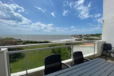 Image de Appartement moderne avec terrasse et garage Ă Royan