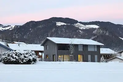 Image de Modern vacation home with all-round mountain views, pool, sauna and large garden