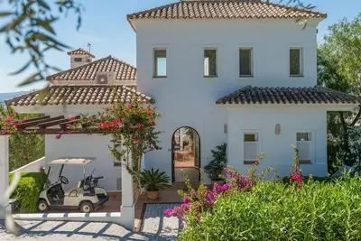 Image de 4 Bedroom Luxury Villa with Pool adjacent to golf resort. 25 min to the beach