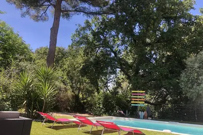 Image de Maison piscine chauffée privatiséé 6/7 Provence prox plages