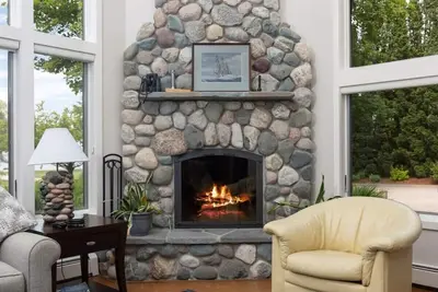 Image de Suttons Bay Beach House Private Beachfront