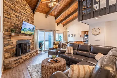 Image de Cozy Mountain Condo with Prime Location and Great Amenities!