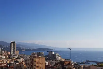 Image de Villa sur le toit avec jacuzzi vue mer à 50m de Monaco.
