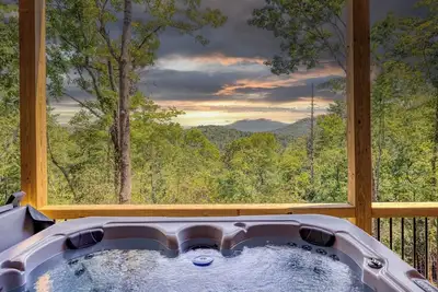 Image de Mountain Views | Hot Tub | Sleeps 10 | Firepit