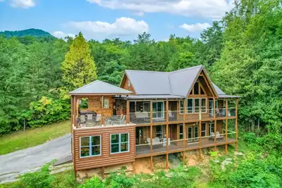 Image de Mtn view home w/ hot tub, playhouse, game room, & gym + free attraction tickets