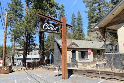 Image de Wholesome hotel with lakeview, golf, skiing, WiFi, & Netflix