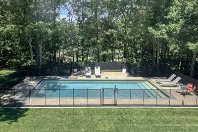 Image de Dog-friendly Hamptons home with private pool, Ac, & private W/D - near lake