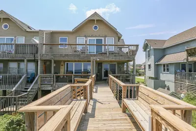 Image de 🏖️ Someplace Else - Oceanfront 4 Br Townhome w/Gorgeous Sunrise Views 🌅