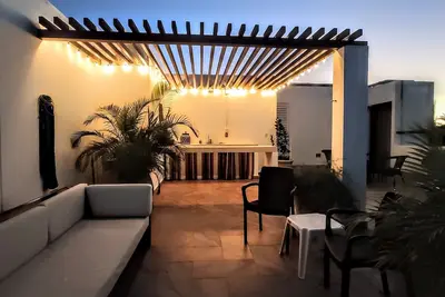 Image de Two-story Corner Penthouse-Huge Private Rooftop Patio. Sleeps 6. 2 free bikes!