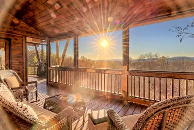 Image de New! 150° Mtn Views! Fast Wifi, Hot Tub, Firepit!