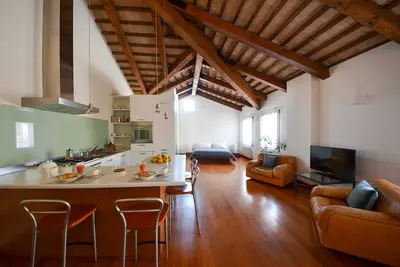 Image de Centrally Located Minimalist Open Space Loft in Castello