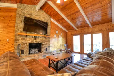 Image de Spacious home…Hot Tub…game room…Pet Friendly. . Wifi