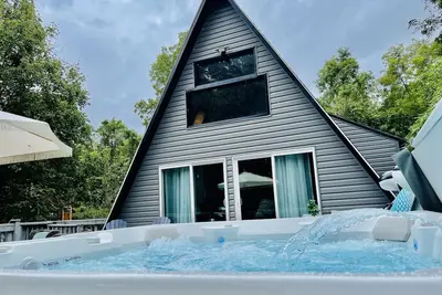Image de Riverfront🏕A-Frame/Hot Tub/Fire Pit! Fast Wifi