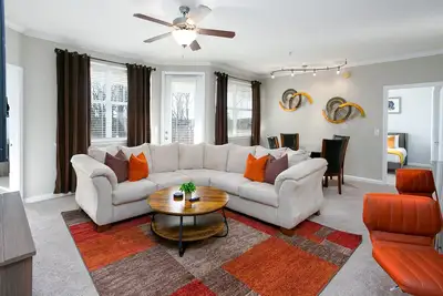 Abby's Luxurious Cove-10 mins from everywhere